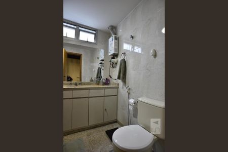 Apartamento à venda com 322m², 4 quartos e 3 vagasBanheiro da Suíte
