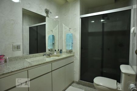 Apartamento à venda com 322m², 4 quartos e 3 vagasBanheiro Social