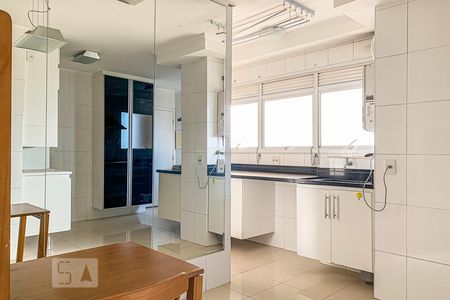 Apartamento à venda com 130m², 4 quartos e 3 vagas Apartamento à venda com 130m², 4 quartos e 3 vagasCozinha