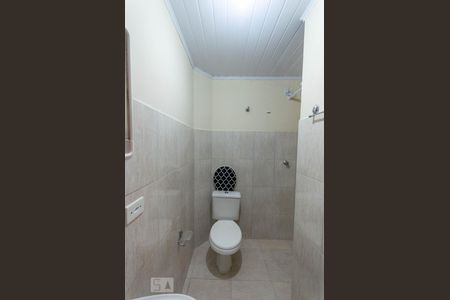 Banheiro de apartamento para alugar com 1 quarto, 36m² em Novo Mundo, Curitiba