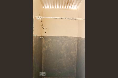 Banheiro de casa para alugar com 1 quarto, 30m² em Vila São Vicente, São Paulo