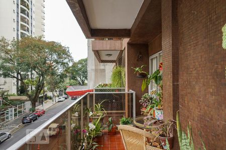 Apartamento à venda com 137m², 3 quartos e 2 vagas Apartamento à venda com 137m², 3 quartos e 2 vagasVaranda