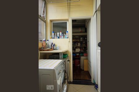 Apartamento à venda com 137m², 3 quartos e 2 vagas Apartamento à venda com 137m², 3 quartos e 2 vagasÁrea de Serviço