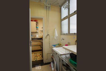 Apartamento à venda com 137m², 3 quartos e 2 vagas Apartamento à venda com 137m², 3 quartos e 2 vagasÁrea de Serviço