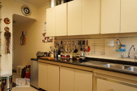 Apartamento à venda com 137m², 3 quartos e 2 vagas Apartamento à venda com 137m², 3 quartos e 2 vagasCozinha