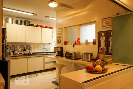 Apartamento à venda com 137m², 3 quartos e 2 vagas Apartamento à venda com 137m², 3 quartos e 2 vagasCozinha