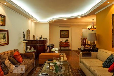 Apartamento à venda com 137m², 3 quartos e 2 vagas Apartamento à venda com 137m², 3 quartos e 2 vagasSala