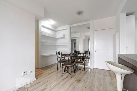 Sala de apartamento para alugar com 1 quarto, 71m² em Centro, Curitiba