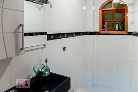 Casa à venda com 210m², 3 quartos e 2 vagasBanheiro 3