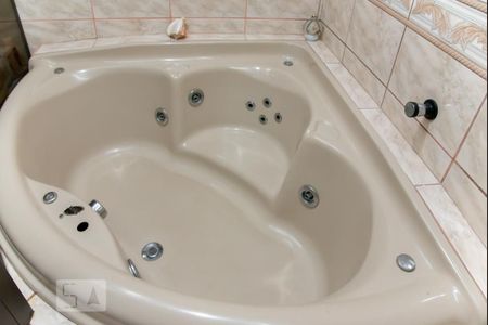 Casa à venda com 210m², 3 quartos e 2 vagasBanheiro da Suíte