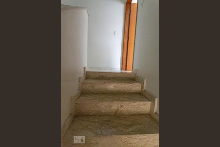Escada de casa para alugar com 3 quartos, 134m² em Nova Petrópolis, São Bernardo do Campo