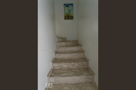 Escada de casa para alugar com 3 quartos, 134m² em Nova Petrópolis, São Bernardo do Campo