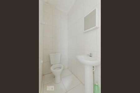 Banheiro de casa de condomínio para alugar com 1 quarto, 30m² em Cidade Líder, São Paulo