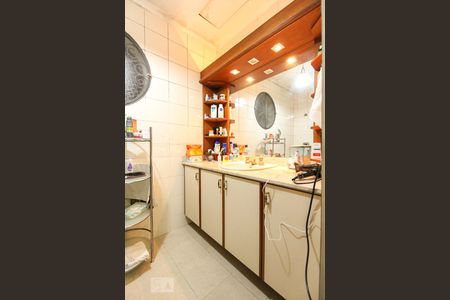 Casa à venda com 200m², 3 quartos e 4 vagas Casa à venda com 200m², 3 quartos e 4 vagasBanheiro