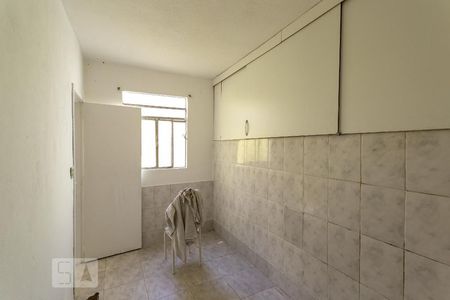 Quarto 1 de casa para alugar com 2 quartos, 77m² em Santa Efigênia, Belo Horizonte