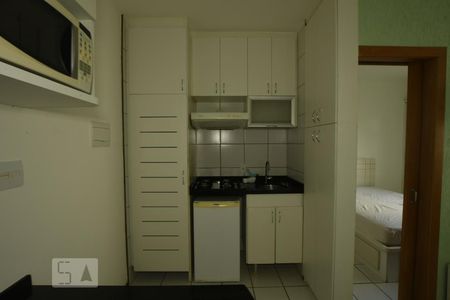 Cozinha de kitnet/studio para alugar com 1 quarto, 27m² em Asa Norte, Brasília