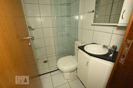 Banheiro de kitnet/studio para alugar com 1 quarto, 27m² em Asa Norte, Brasília