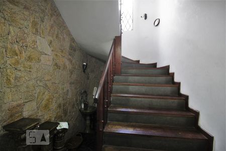 Escada de casa para alugar com 6 quartos, 600m² em Morumbi, São Paulo
