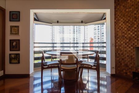 Apartamento para alugar com 134m², 3 quartos e 2 vagasSala