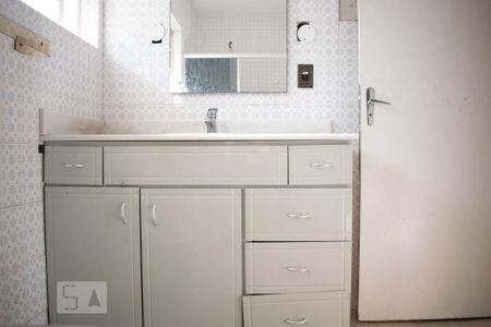 Casa à venda com 600m², 2 quartos e 4 vagasBanheiro