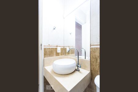 Casa à venda com 170m², 3 quartos e 2 vagas Casa à venda com 170m², 3 quartos e 2 vagasBanheiro