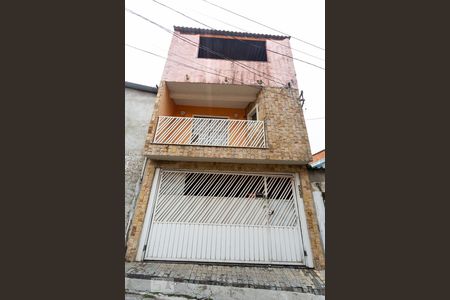 Casa à venda com 170m², 3 quartos e 2 vagas Casa à venda com 170m², 3 quartos e 2 vagasFachada