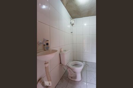 Casa à venda com 170m², 3 quartos e 2 vagas Casa à venda com 170m², 3 quartos e 2 vagasBanheiro de Serviço