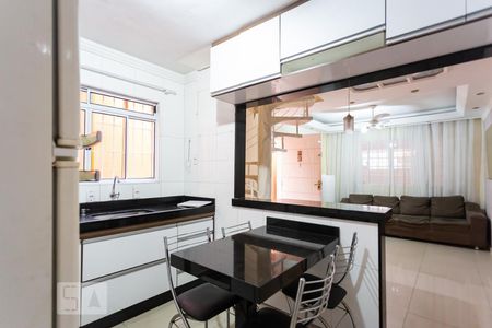 Casa à venda com 170m², 3 quartos e 2 vagas Casa à venda com 170m², 3 quartos e 2 vagasCozinha