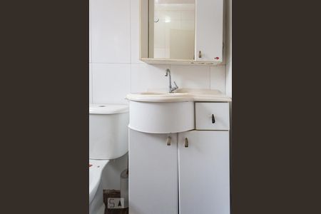 Casa à venda com 170m², 3 quartos e 2 vagas Casa à venda com 170m², 3 quartos e 2 vagasBanheiro