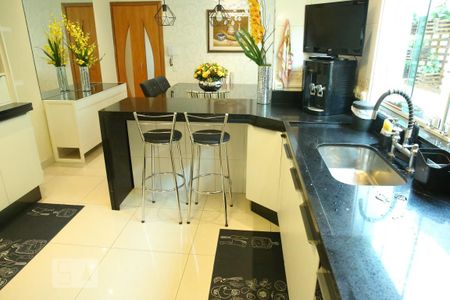 Casa à venda com 160m², 3 quartos e 4 vagasCozinha 