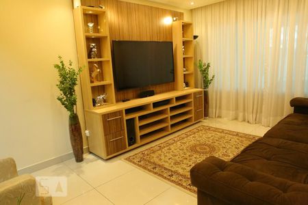 Sala de casa à venda com 3 quartos, 160m² em Vila Moinho Velho, São Paulo