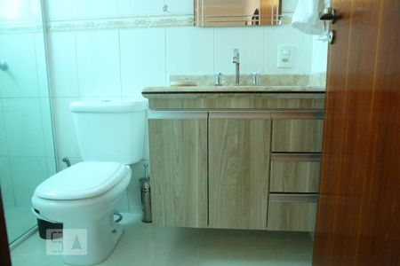 Casa à venda com 160m², 3 quartos e 4 vagasBanheiro Quarto 2 - Suíte