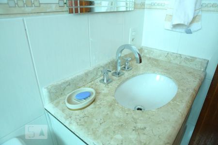 Casa à venda com 160m², 3 quartos e 4 vagasBanheiro Quarto 2 - Suíte