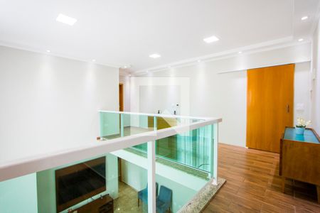 Casa à venda com 370m², 5 quartos e 6 vagas Casa à venda com 370m², 5 quartos e 6 vagasHall superior