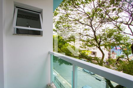 Casa à venda com 370m², 5 quartos e 6 vagas Casa à venda com 370m², 5 quartos e 6 vagasVaranda do quarto 2