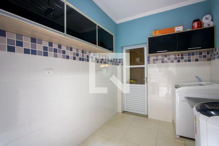 Casa à venda com 370m², 5 quartos e 6 vagas Casa à venda com 370m², 5 quartos e 6 vagasÁrea de serviço