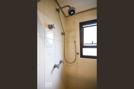 Apartamento à venda com 132m², 3 quartos e 2 vagasChuveiro do banheiro da suíte 3