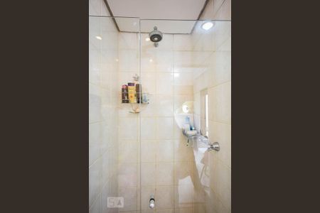 Apartamento à venda com 132m², 3 quartos e 2 vagasChuveiro do banheiro da suíte 1