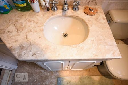 Apartamento à venda com 132m², 3 quartos e 2 vagasPia do banheiro da suíte 2