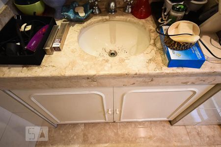 Apartamento à venda com 132m², 3 quartos e 2 vagasPia do banheiro da suíte 3