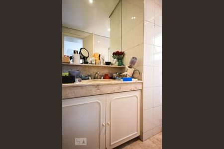 Apartamento à venda com 132m², 3 quartos e 2 vagasBanheiro suíte 3