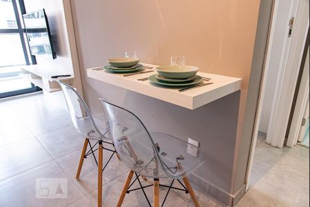Apartamento à venda com 41m², 1 quarto e sem vagaMesa/cadeira