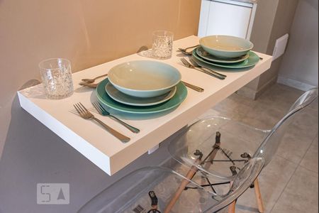 Apartamento à venda com 41m², 1 quarto e sem vagaMesa/cadeira