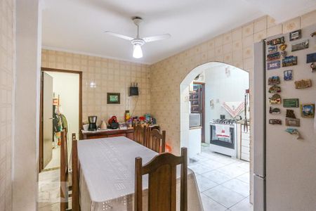 Casa à venda com 200m², 5 quartos e 2 vagas Casa à venda com 200m², 5 quartos e 2 vagasCopa