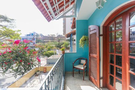 Casa à venda com 200m², 5 quartos e 2 vagas Casa à venda com 200m², 5 quartos e 2 vagasVaranda Suite 1