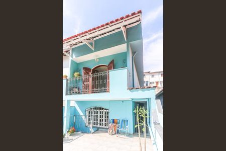 Casa à venda com 200m², 5 quartos e 2 vagas Casa à venda com 200m², 5 quartos e 2 vagasTerraço