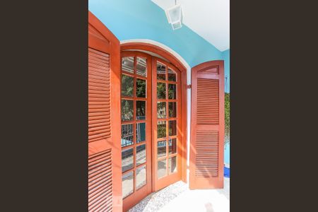 Casa à venda com 200m², 5 quartos e 2 vagas Casa à venda com 200m², 5 quartos e 2 vagasVaranda Suite 1