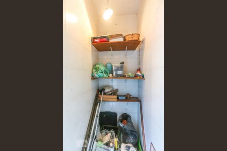 Casa à venda com 200m², 5 quartos e 2 vagas Casa à venda com 200m², 5 quartos e 2 vagasDeposito