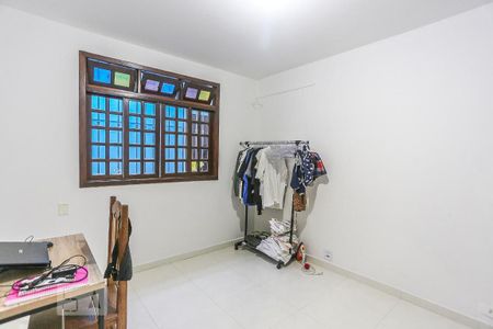 Casa à venda com 200m², 5 quartos e 2 vagas Casa à venda com 200m², 5 quartos e 2 vagasQuarto Reversivel