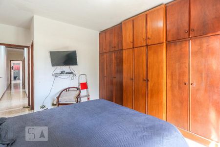 Casa à venda com 200m², 5 quartos e 2 vagas Casa à venda com 200m², 5 quartos e 2 vagasSuite 1